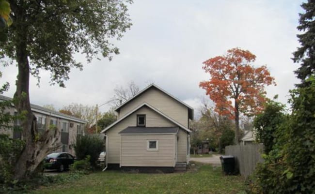 Building Photo - 920 E Shiawassee St