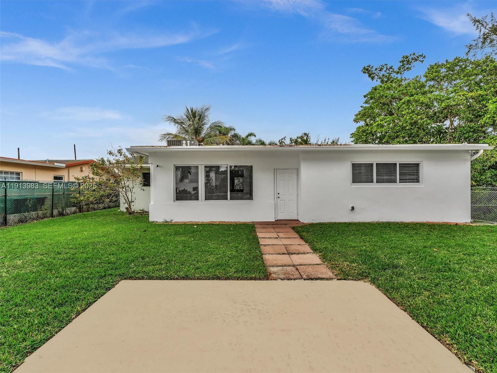 Building Photo - 4500 SW 42nd Ter