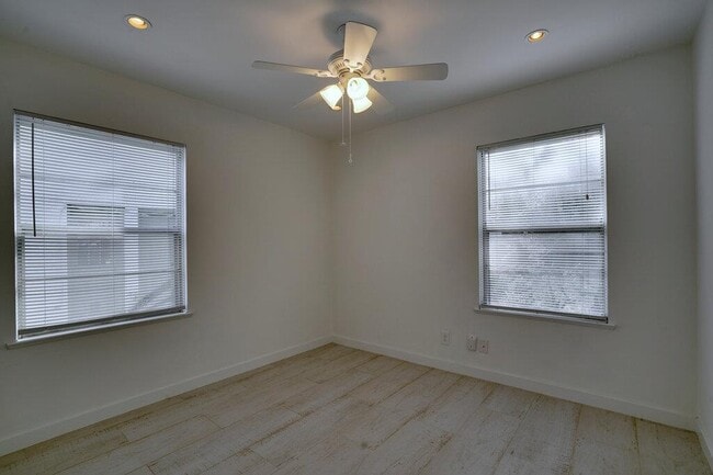 Building Photo - 1208 Shelley Ave