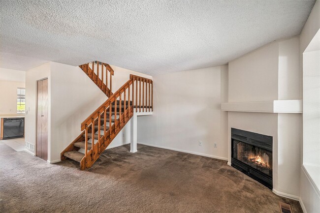 Building Photo - Freshly Painted & Move-In Ready! 2 bedroom - 2.5 Bathroom - Smokey Hill Aurora