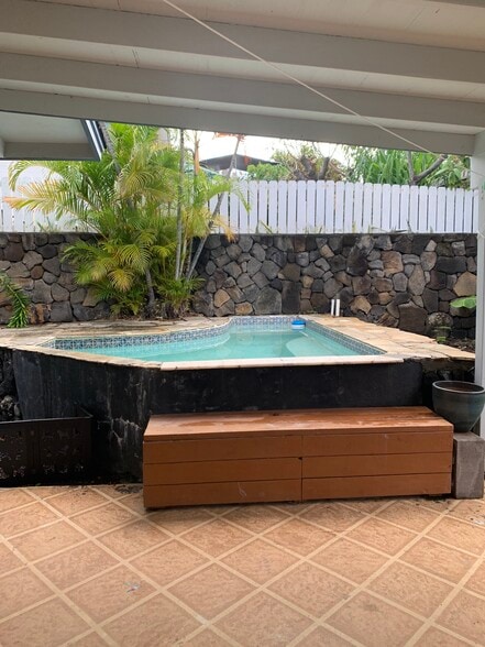 pool - 76-251 Kanaka St
