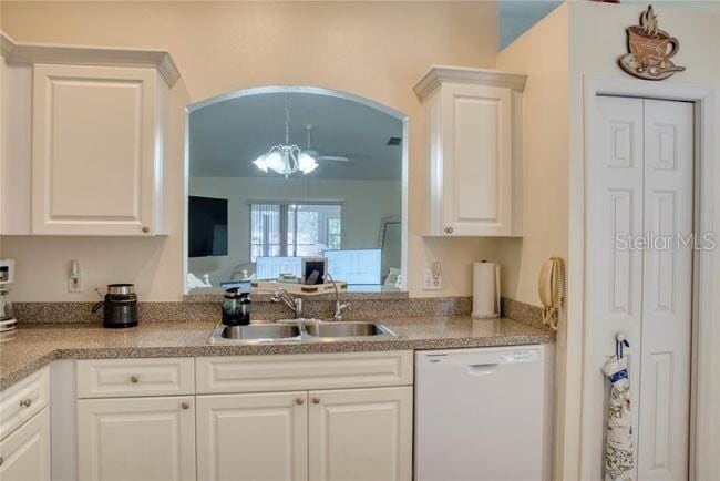 Building Photo - 3455 Village Green Ct