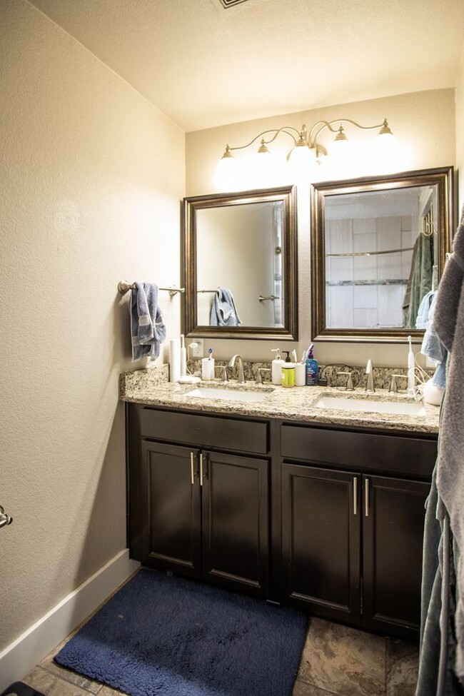 Building Photo - Stunning Remodeled Downtown Craftsman 3BD ...