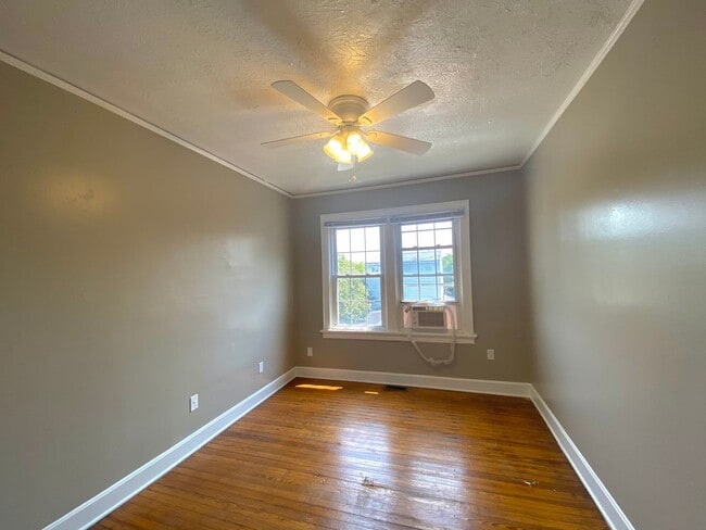 Building Photo - 5 bed/ 2 Bath Mins. from UC Only $750/pp (...