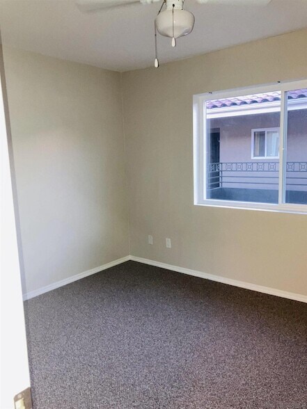 Building Photo - 7405 Charmant Dr