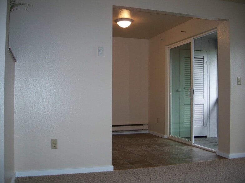 Building Photo - 11020 122nd St E