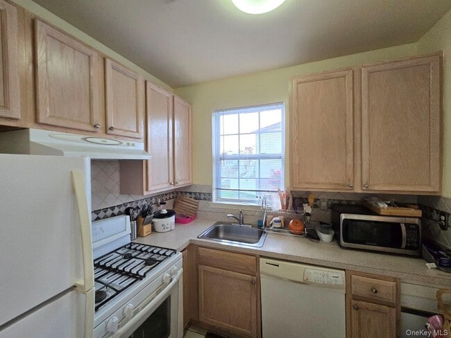 Building Photo - 163 Surf Dr