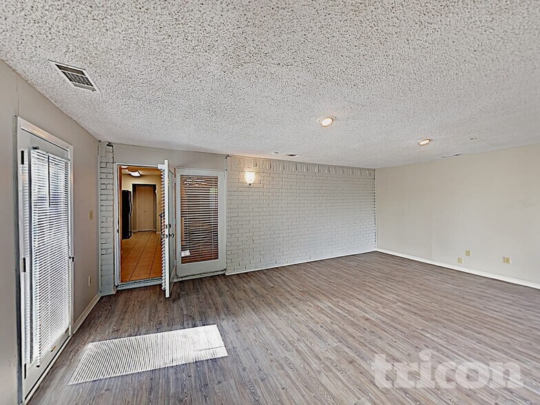 Building Photo - 7309 Hedge Dr