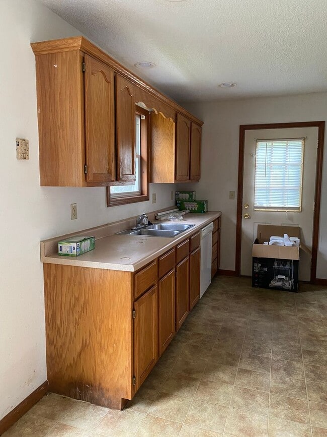 Building Photo - 2 Bedroom | 2 Bathroom | 2 Car Garage, 110...