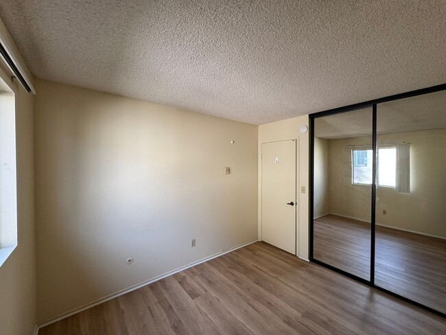 Building Photo - Beautiful UTC Townhome with Private Patio,...