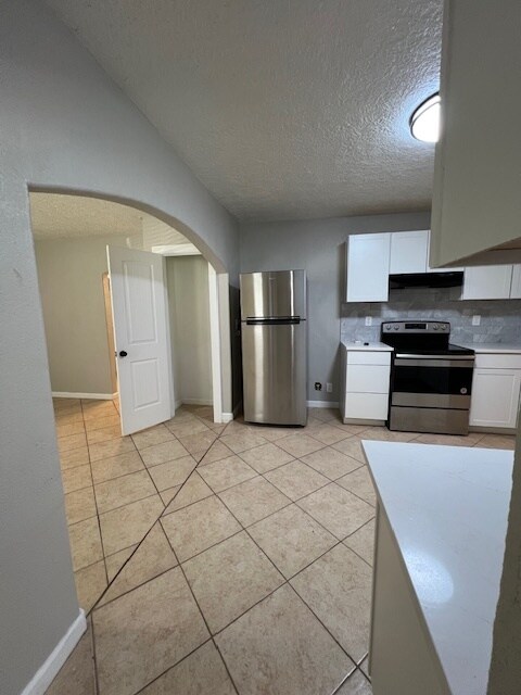 Building Photo - 1205 W Wrenway Ave
