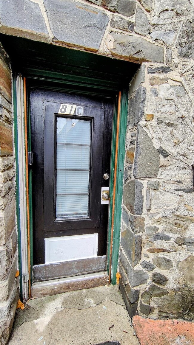 Building Photo - 81 Vineyard Ave