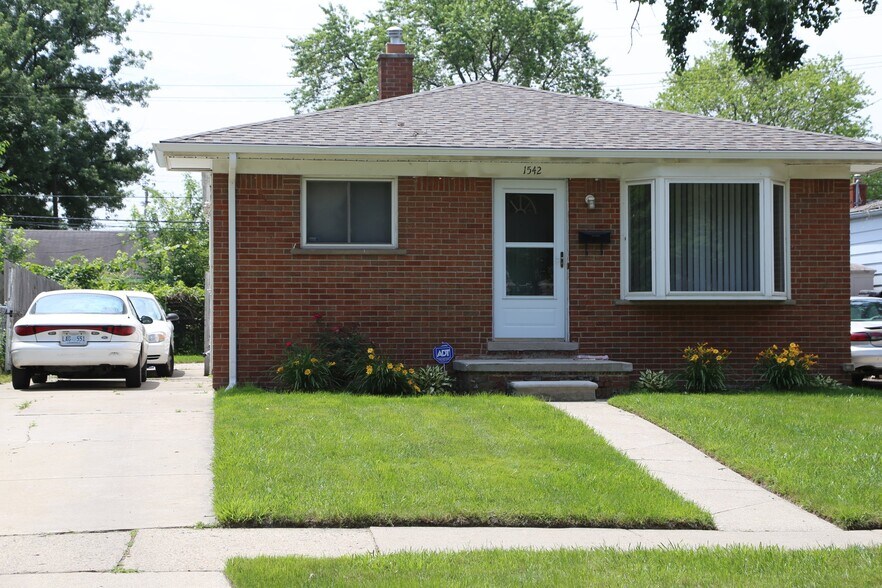 Building Photo - 1542 E George Ave