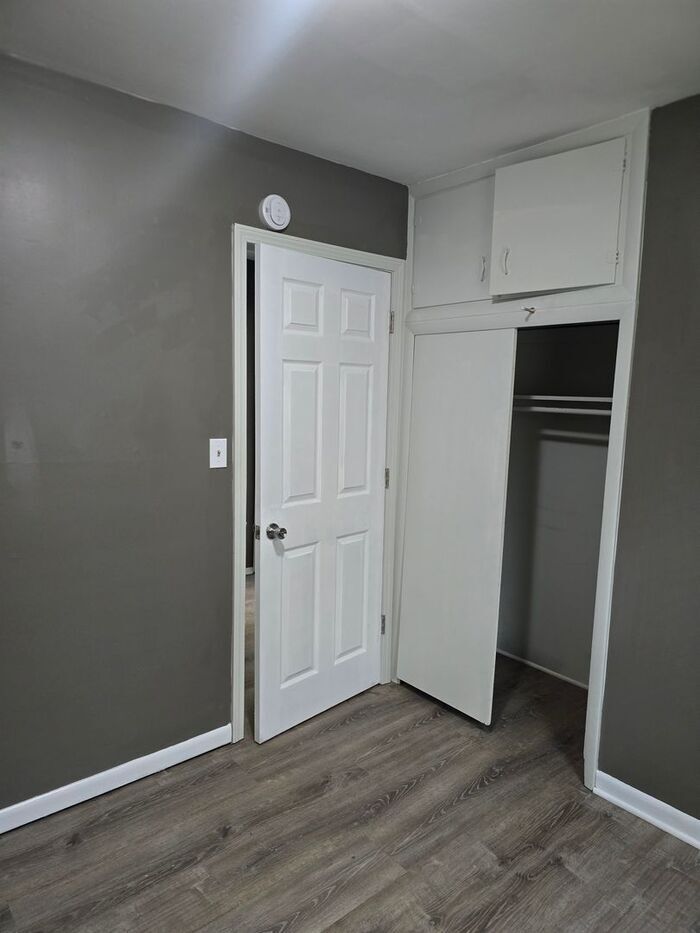 Building Photo - 5134 N Corrington Ave