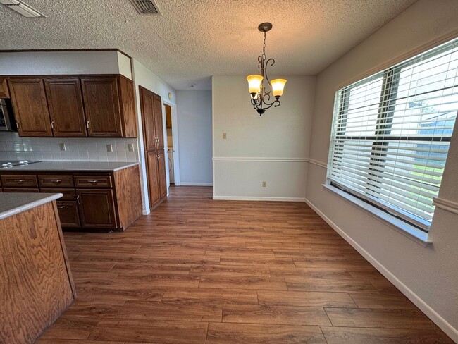Building Photo - 807 Bass Cir