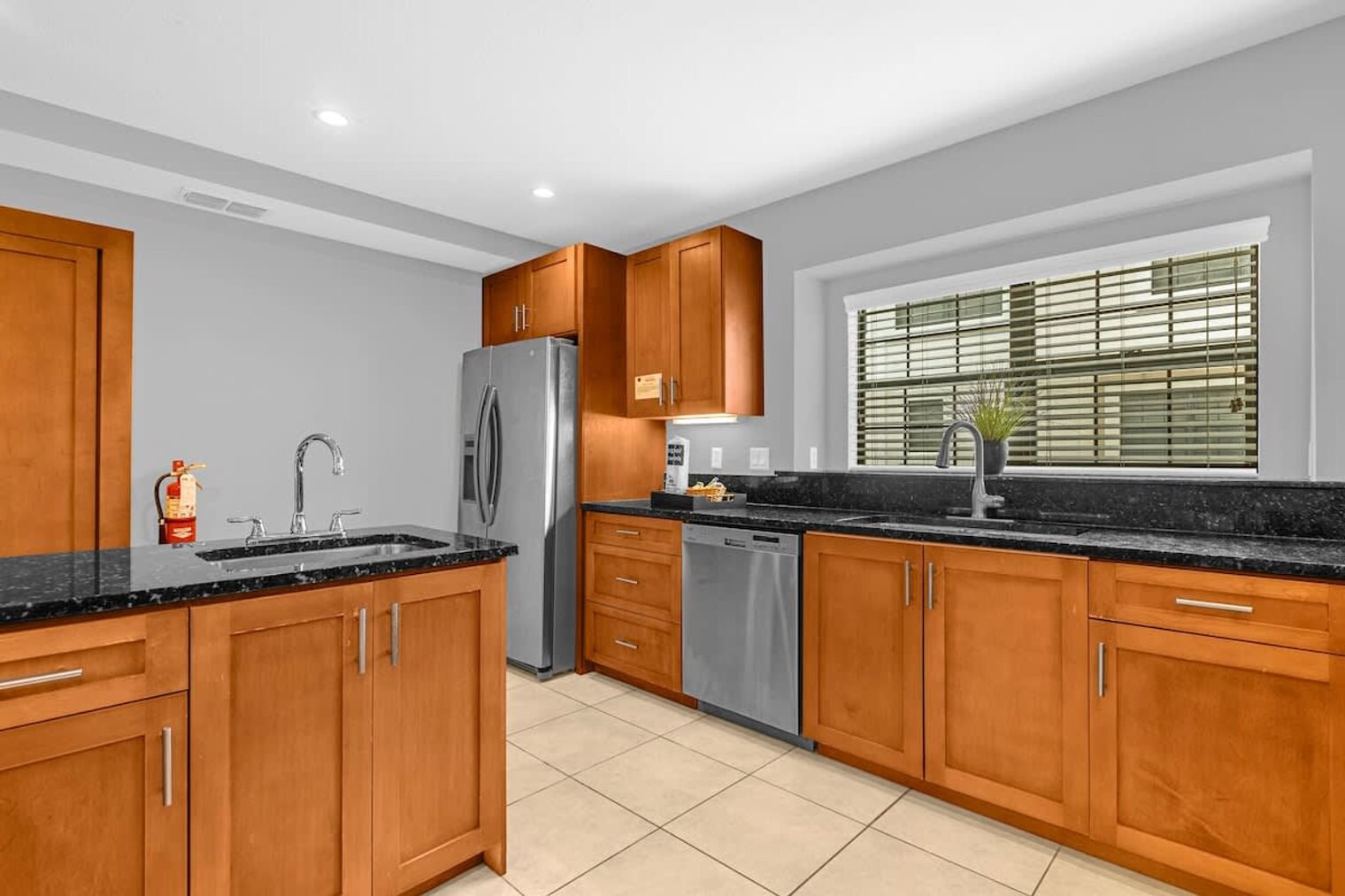 Building Photo - 14590 Damai Ln