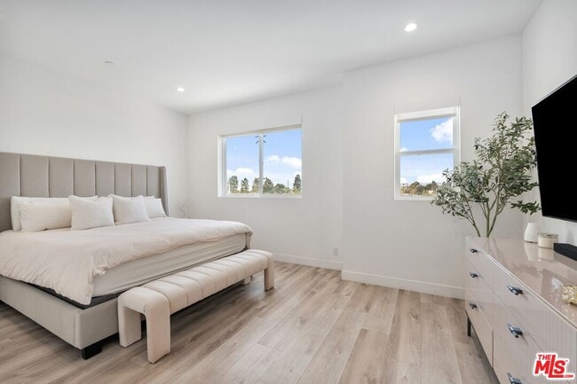 Building Photo - 4912 S Centinela Ave