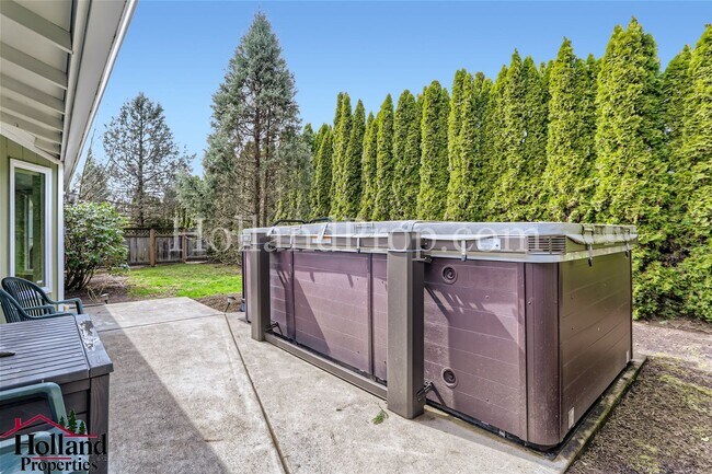 Building Photo - Gorgeous 3 Bedroom Home with SwimSpa Avail...