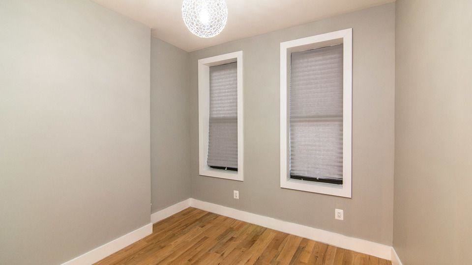Building Photo - 1319 Halsey St