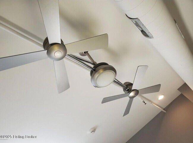 Building Photo - 604 S 3rd St