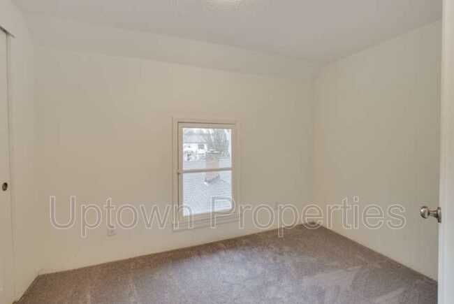 Building Photo - 624 NW 22nd Ave