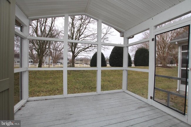 Building Photo - 117 Lakeside Dr