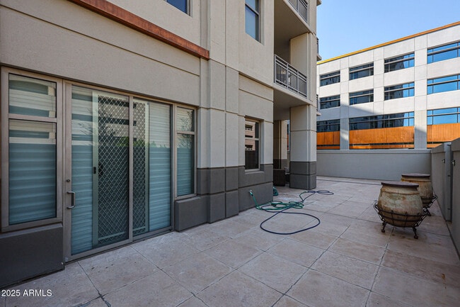 Building Photo - 2211 E Camelback Rd