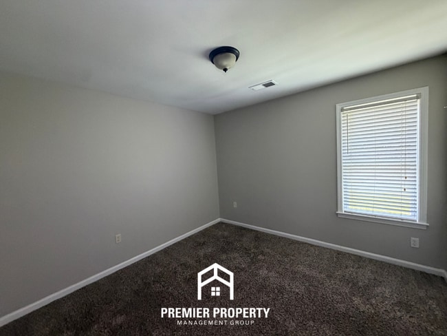 Building Photo - Stunning 3BR/2BA Memphis Home with Vaulted Ceilings & Rustic Fireplace!
