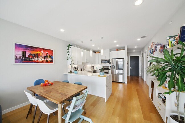 Building Photo - 306 New York Ave