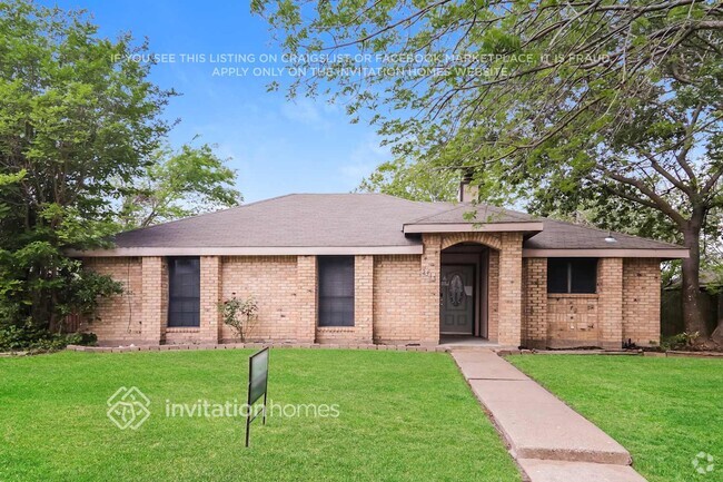 Building Photo - 2317 Lakeshore Ln