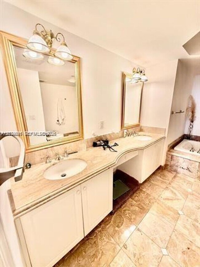 Building Photo - 9595 Collins Ave