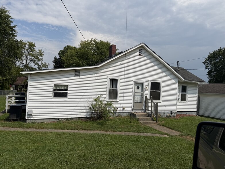Building Photo - 1126 Charles St