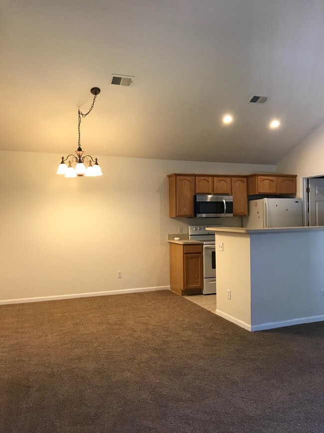 Building Photo - 668 Olde English Cir