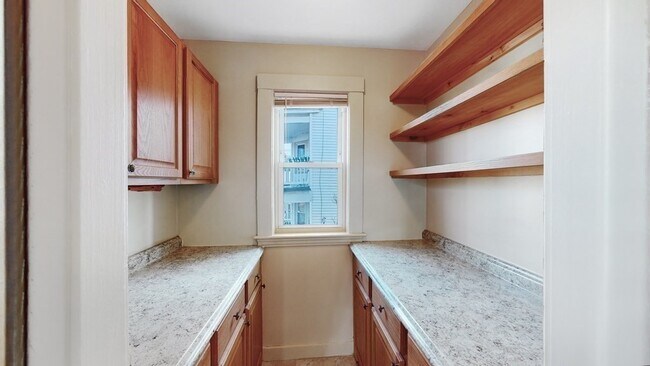 Building Photo - 16 Bentham Rd