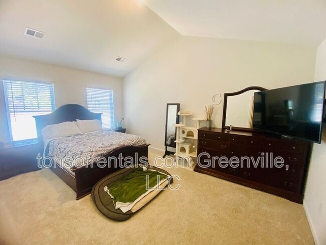 Building Photo - 255 Millen Dr