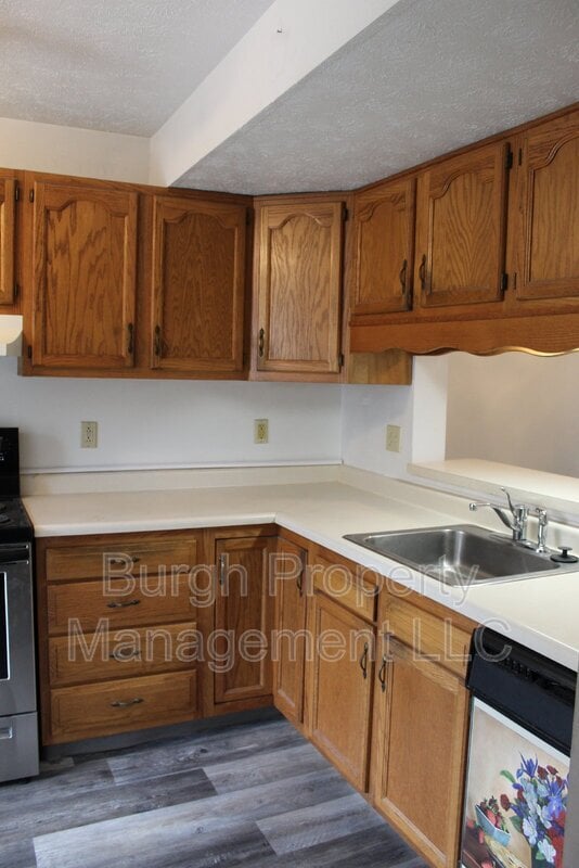 Building Photo - 501 Tyler Dr