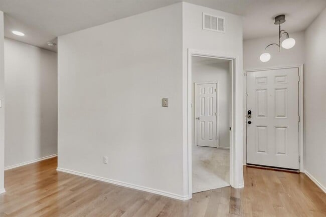 Building Photo - 183 Eves Necklace Dr.