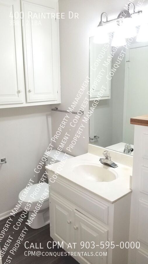 Building Photo - 400 Raintree Dr