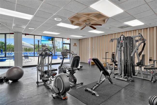 Building Photo - 3701 N Country Club Dr