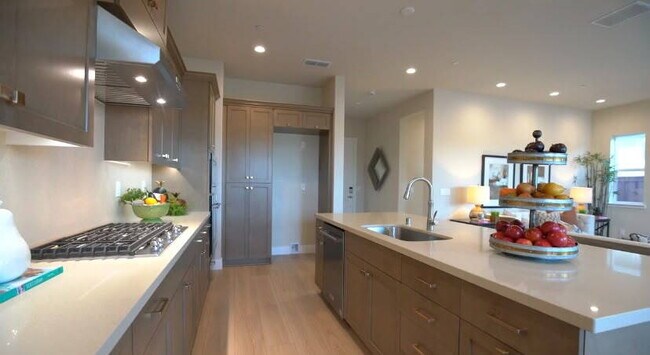 Building Photo - Charming 2-Bedroom Home with Central Vacuum & 2 Baths on Edgewood Drive!