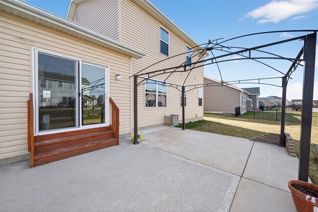 Building Photo - 3501 Charlestowne Crossing Dr