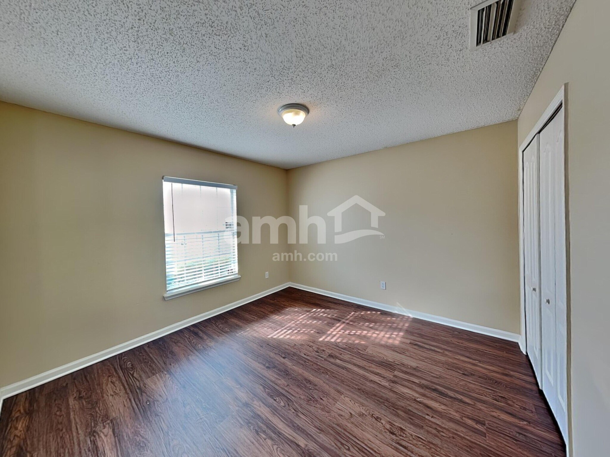 Building Photo - 6685 Southern Oaks Dr