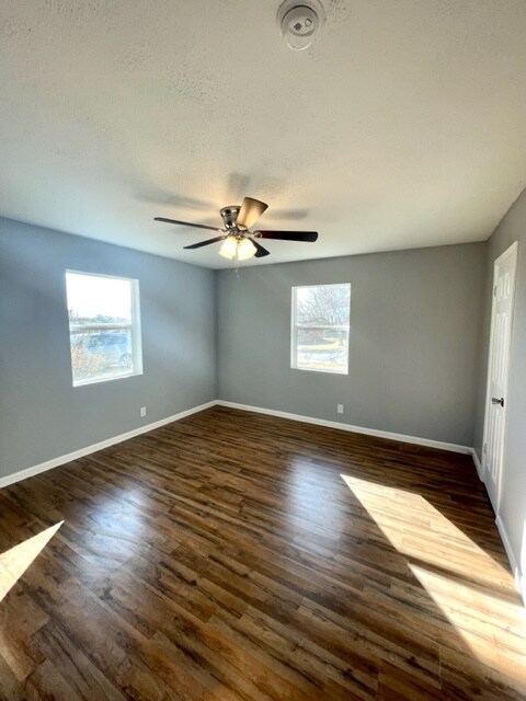 Building Photo - 913 Susan St