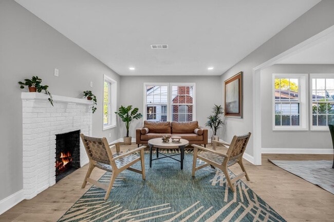 Building Photo - 1402 3rd Ave N