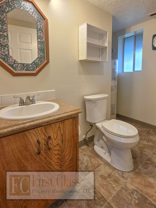 Building Photo - 298 SW Wallula Ave