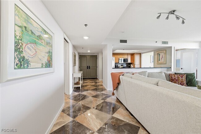 Building Photo - 6585 Nicholas Blvd