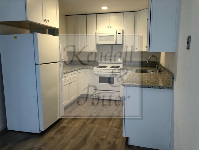 Building Photo - 2BD/1BA Condo in New Brighton Neighborhood