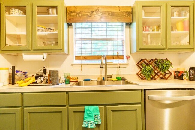 Building Photo - 8294 Pamplona St