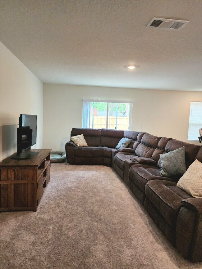 Building Photo - This attractive 3/2 Newer Home is situated...