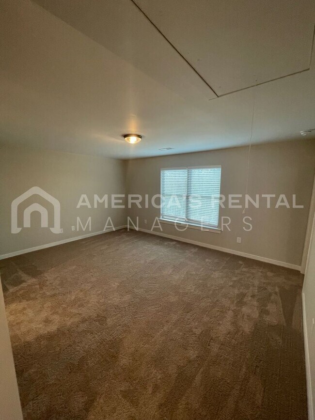 Building Photo - 2116 Ellsworth Loop Rd